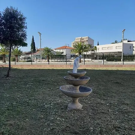 Holiday Rue Roger Louis * Fréjus